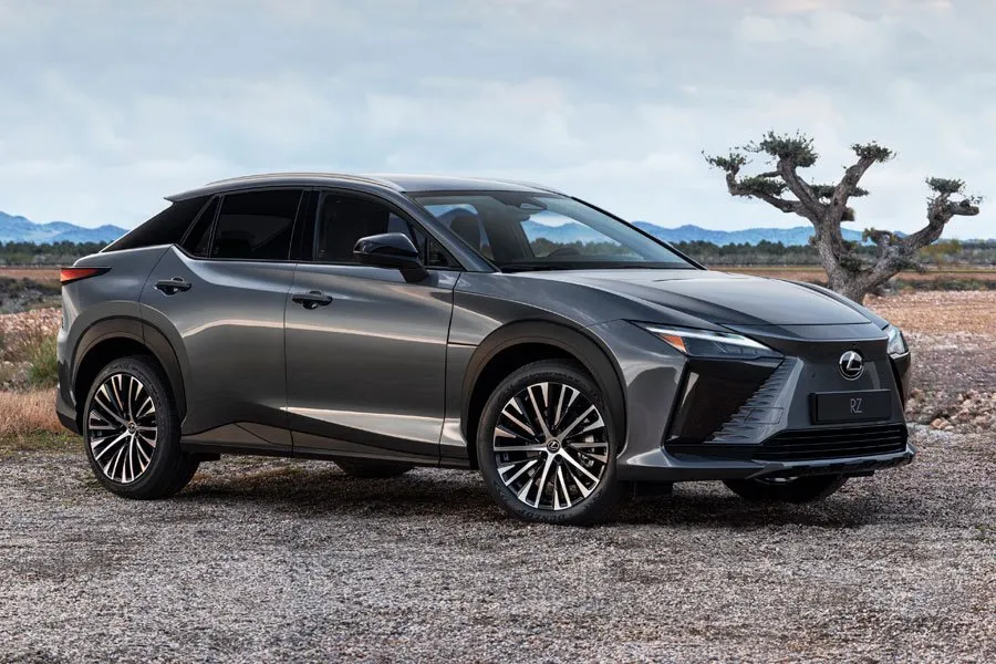 Lexus RZ 450e "de perfil"