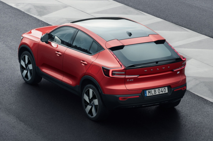 Volvo C40 Recharge "Fusion Red"