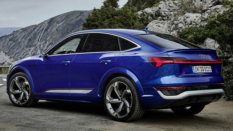 Azul Plasma Q8 Sportback e-tron