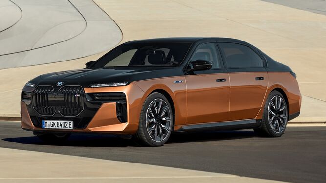 BMW i7 M70