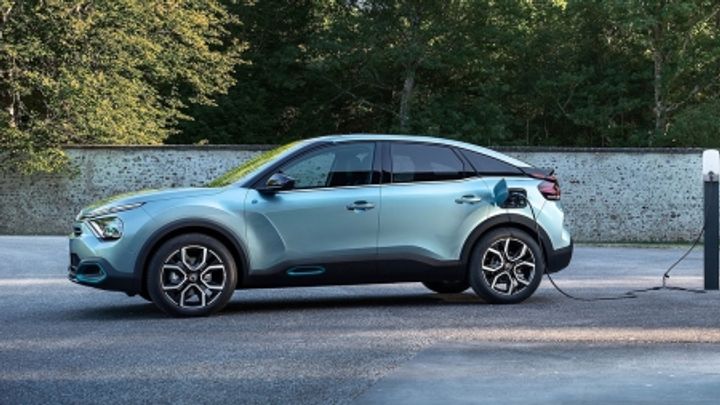 Perfil SUV Coupé ë-C4