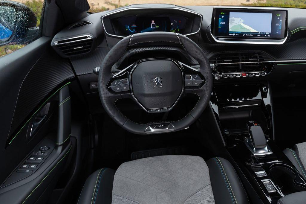Cockpit e-208
