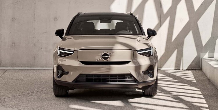 Frontal Volvo EX40 2024
